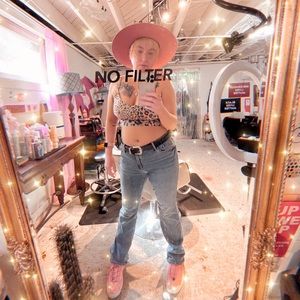 Meet your Posher, Melanie